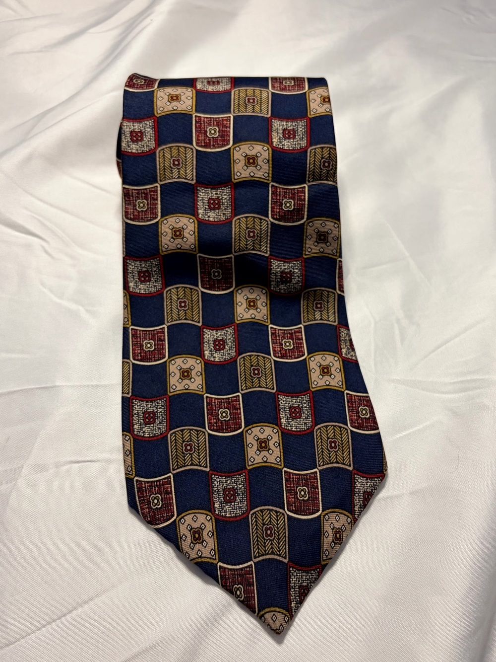 Vintage Enzo Bruni Italia Mexico
100% Silk Geometric Pattern
Necktie